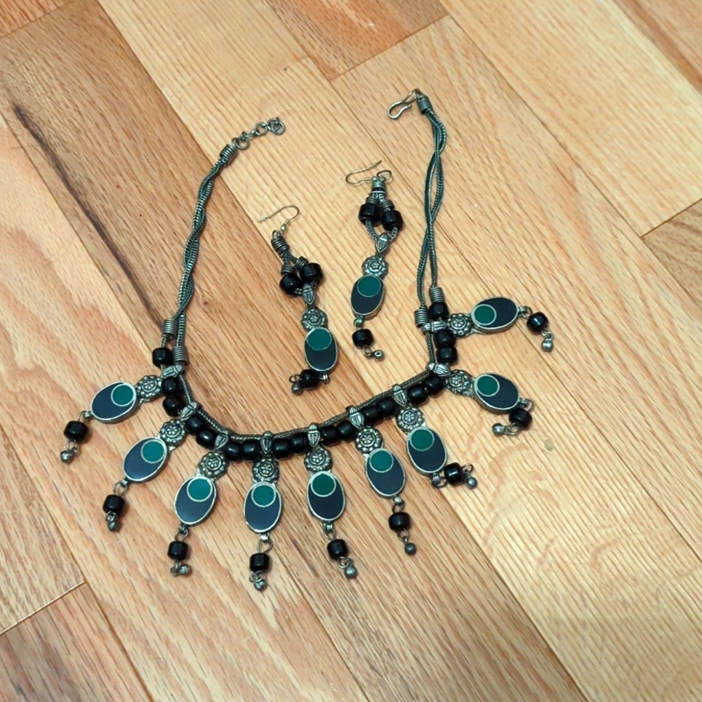 Indian necklace and earring set